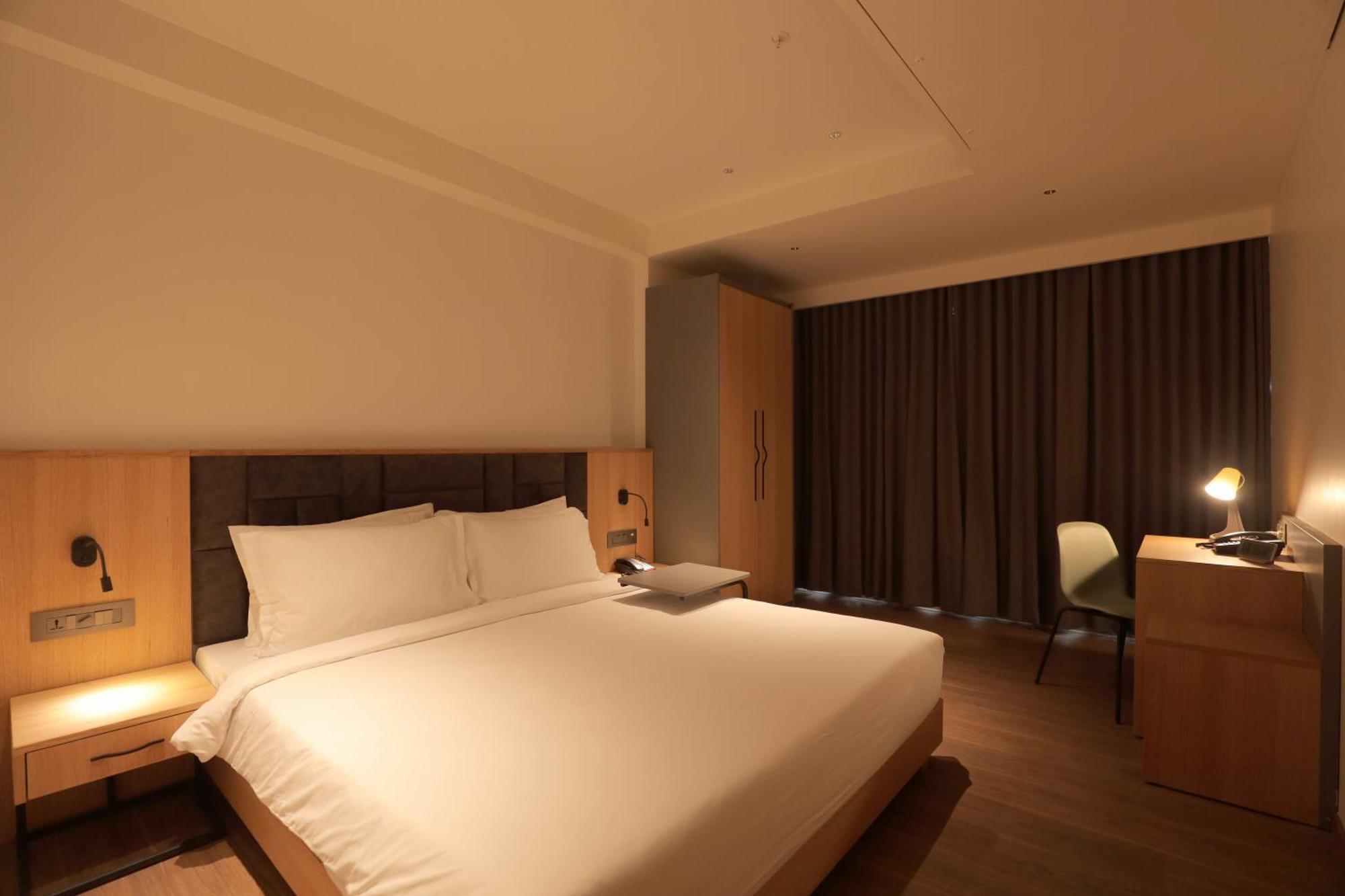 The World Surat Hotel Exterior foto