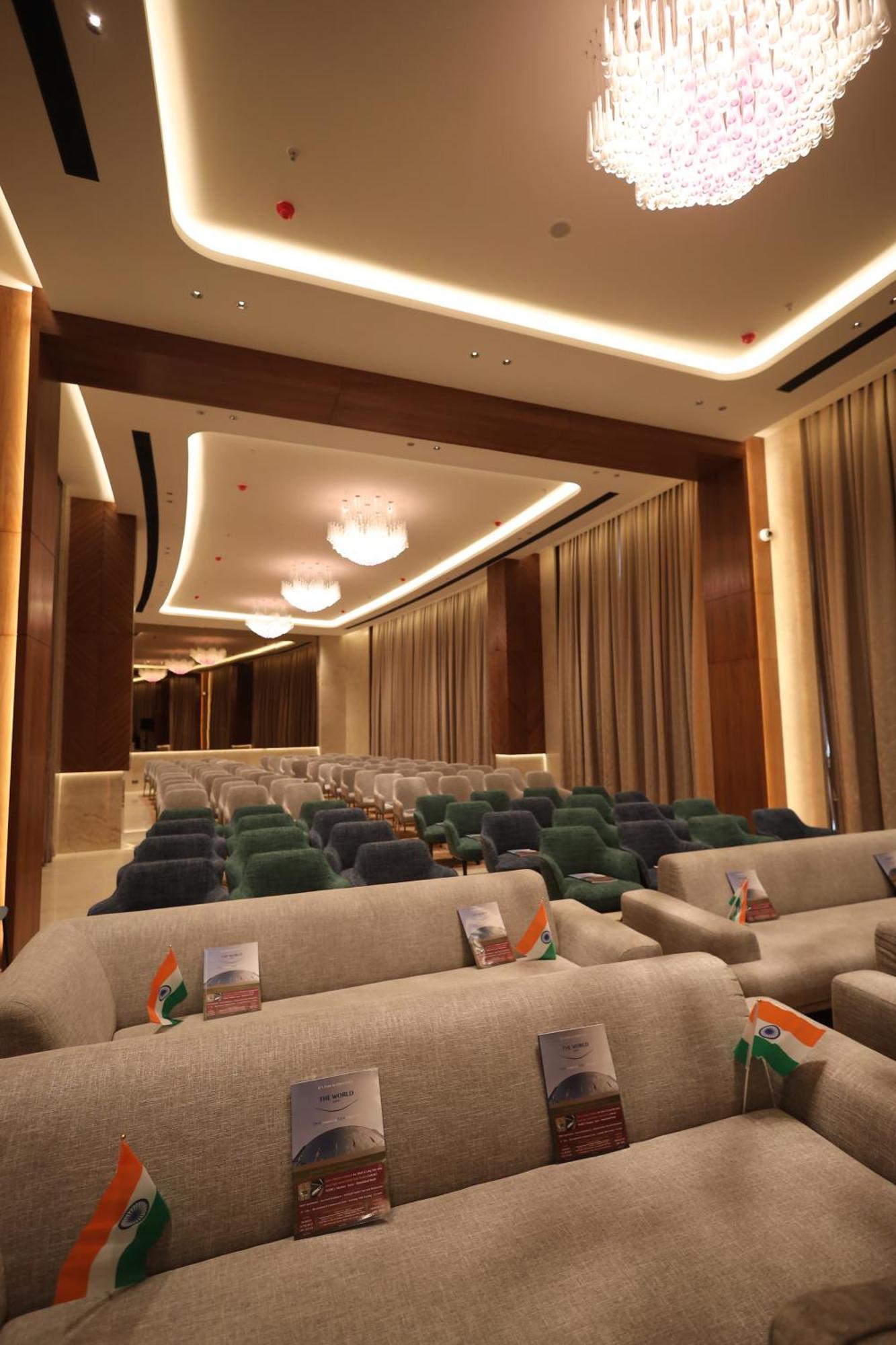 The World Surat Hotel Exterior foto