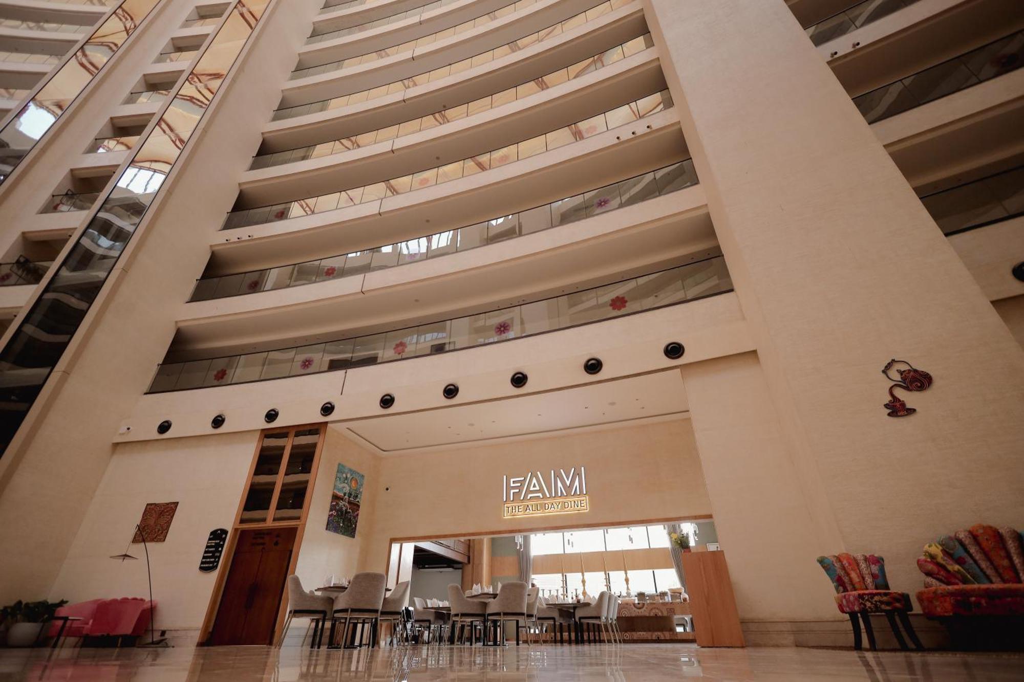 The World Surat Hotel Exterior foto